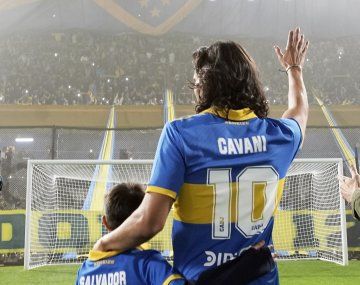 Así reaccionó la Bombonera con la primera imagen de Cavani con la 10 de Boca