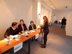 Los argentinos en Australia, Rusia y España fueron los primeros en votar