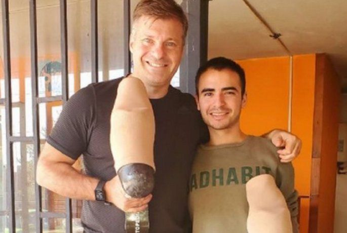 Le robaron las prótesis a un reconocido deportista y un joven repartidor de pizzas lo salvó