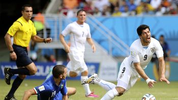 mira el gol de uruguay vs. italia mira el gol de uruguay vs. italia