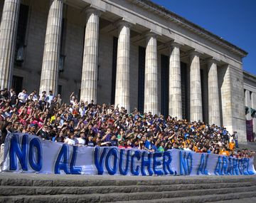 La Federación Universitaria se manifestó contra de la educación arancelada que propone Milei