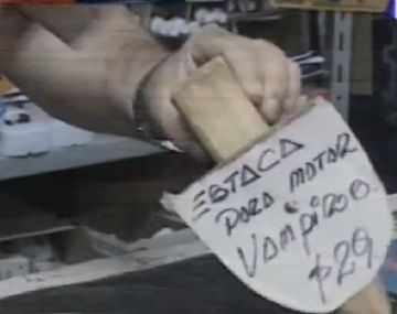 Una ferretería vende estacas contra vampiros