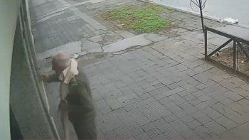 la plata: asaltaron y golpearon a un jubilado para robarle sus ahorros la plata: asaltaron y golpearon a un jubilado para robarle sus ahorros