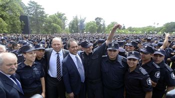 scioli encabezo el egreso de 10.000 policias bonaerenses scioli encabezo el egreso de 10.000 policias bonaerenses