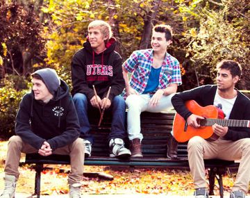 Le quemaron la cara al cantante de Marama