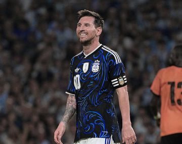 Messi y su cercanía intacta: divertido cruce con hinchas antes de volver a EEUU