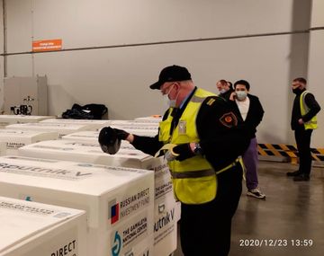 La vacuna Sputnik V llegó al país y será distribuida en breve