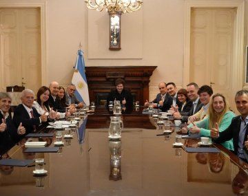 Milei encabezó una reunión de Gabinete en medio del paro de la CGT