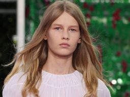 Una popular casa de moda contrató a una modelo de sólo 14 años