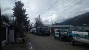 Allanaron la casa donde vivía a Santiago Maldonado en El Bolsón Allanaron la casa donde vivía a Santiago Maldonado en El Bolsón