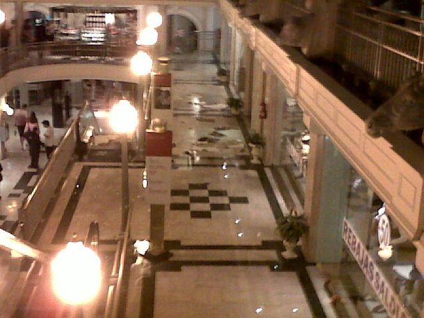 Se desplomó la cúpula de vidrio del shopping Patio Bullrich
