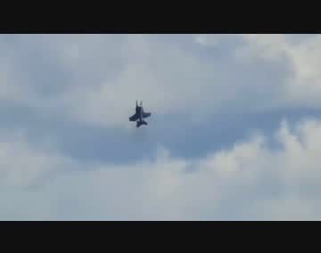 Impactante video: chocaron dos aviones en pleno show aéreo en una base militar de Estados Unidos.
