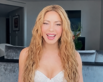 El desopilante blooper de Shakira con su asistente en plena entrevista