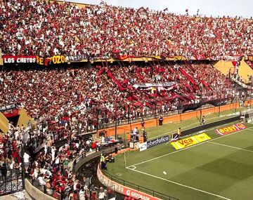 Murió el hincha de Colón que agonizaba tras caer de la tribuna en el encuentro ante Boca