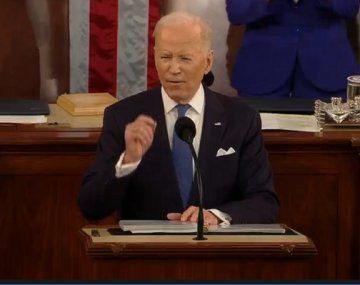 Biden anunció que prohíbe vuelos rusos en espacio aéreo de Estados Unidos