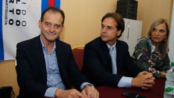 El gobierno se encamina a cerrar un acuerdo con Cabildo Abierto en el marco de la Rendición de Cuentas. El gobierno se encamina a cerrar un acuerdo con Cabildo Abierto en el marco de la Rendición de Cuentas.