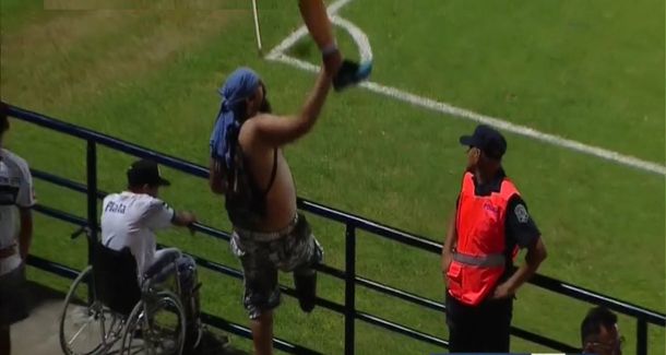 En el sector para personas con capacides diferentes del Centenario este hincha dio la nota