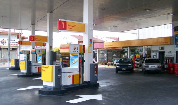 ¿Cuánto costarán el litro de nafta y gasoil desde hoy, con la baja del 5%?