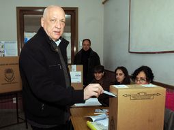 santa fe: balearon la casa del gobernador antonio bonfatti santa fe: balearon la casa del gobernador antonio bonfatti