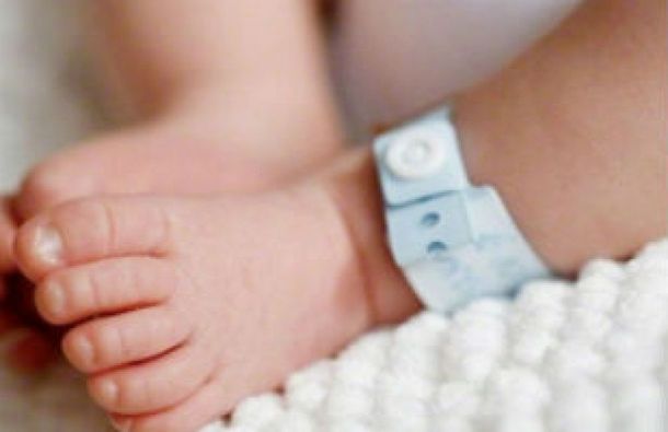 Indignante: quiso vender a su bebe en internet