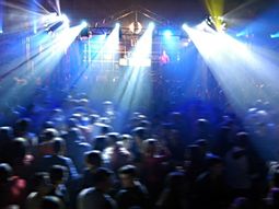 Clausuraron dos fiestas por vender alcohol  a menores