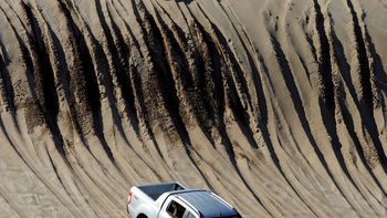 ford deja que los turistas prueben sus 4x4 por las playas de carilo ford deja que los turistas prueben sus 4x4 por las playas de carilo