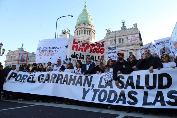 Masiva movilización por el Garrahan. Foto: Mariano Fuchila