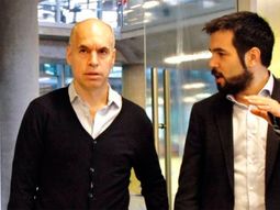 Con fuertes recortes