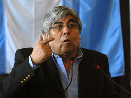 moyano amenaza con un paro nacional de camioneros moyano amenaza con un paro nacional de camioneros