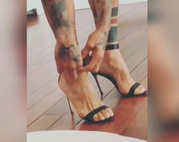 ¿Nueva faceta? Una estrella del fútbol se calzó los tacos altos