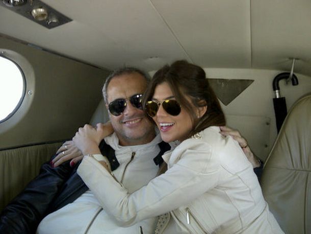 Loly compartió una foto de Rial y ella en el el avión