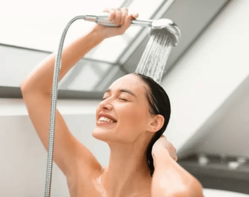La investigación que detalla qué sucedería si te bañás sólo con agua