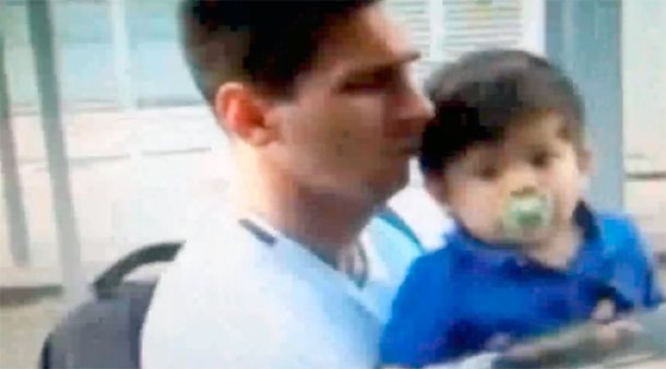 Denuncian a Lionel Messi por no cuidar de su pequeño hijo