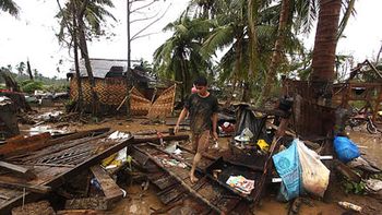 ascienden a 714 los muertos por el tifon bopha en filipinas ascienden a 714 los muertos por el tifon bopha en filipinas