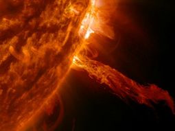 Mirá una foto de erupción solar con forma de dragón