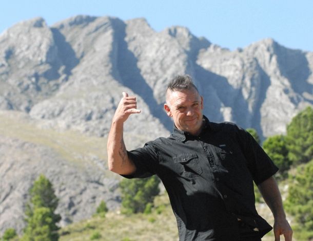 El líder de Almafuerte, Ricardo Iorio, volcó con su camioneta