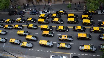Taxis en el centro porteño Taxis en el centro porteño