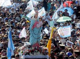 Feligreses conmemoraron la aparición de la Virgen