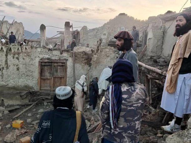 Fotos y videos del fuerte terremoto que sacudió a Afganistán