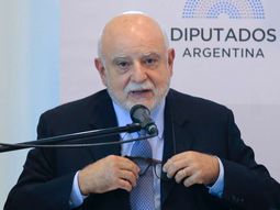 Barra aseguró que los amparos contra el DNU de Milei serán derrotados