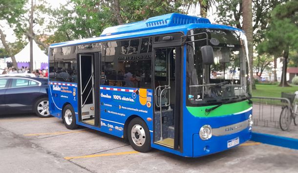 El gobierno logró cumplir el hito de alcanzar los 300 cargadores eléctricos en rutas nacionales.