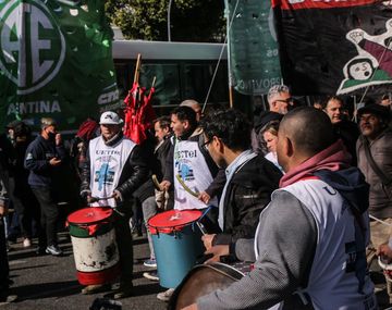 No acepta debate: el Gobierno modificará el Salario Mínimo Vital y Móvil por decreto