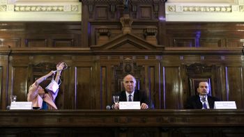 la corte postergo el traspaso de las escuchas decretado por macri la corte postergo el traspaso de las escuchas decretado por macri