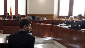 messi y su padre fueron condenados a 21 meses de carcel por fraude fiscal messi y su padre fueron condenados a 21 meses de carcel por fraude fiscal