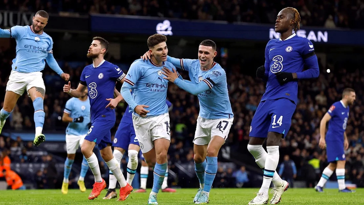 Live streaming man city vs chelsea. Манчестер Сити 2023. Альварес Манчестер Сити. Стадион Манчестер Сити. Ман Сити Саутгемптон.