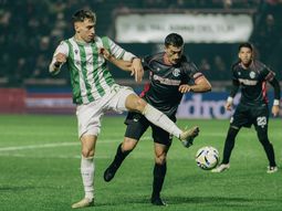 Barracas Central venció a Banfield en el sur y es líder de su zona