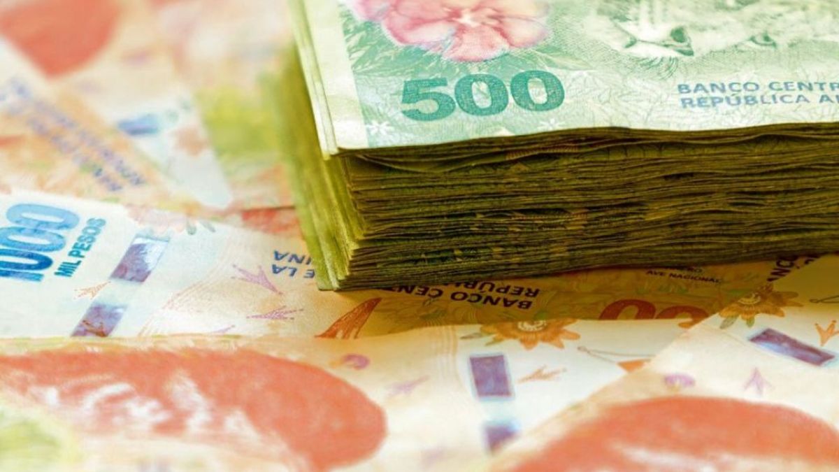 Bono de 30 mil pesos y 10% de aumento para estatales: a quiénes corresponde