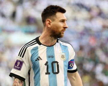 Messi a lo Maradona: puso la cara y con el traje de caudillo mandó un fuerte mensaje
