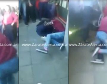 Dos alumnas a las piñas mientras sus compañeros las filmaban y alentaban