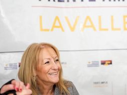 La posición de Carolina Cosse alrededor del plebiscito del PIT-CNT se mantiene como una incógnita. La posición de Carolina Cosse alrededor del plebiscito del PIT-CNT se mantiene como una incógnita.